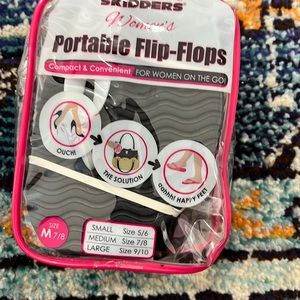 Skidders 7/8 ladies portable flip flops new in package